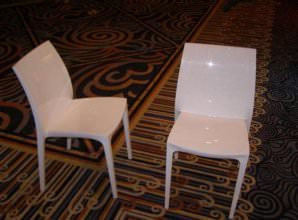 כיסא לבן מהודר