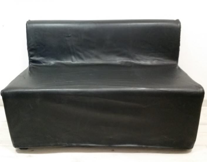 פינת ישיבה נמוכה - ספה דו סקאי שחורה