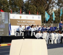 במה לתזמורת עם גב במה טראס