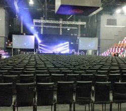 במה לסטנדאפ היכל שלמה